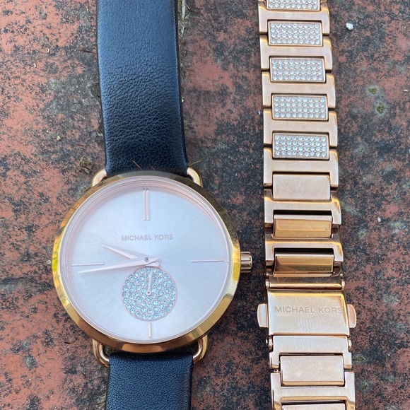 Michael Kors Rose Gold Watch - Picture 3 of 7